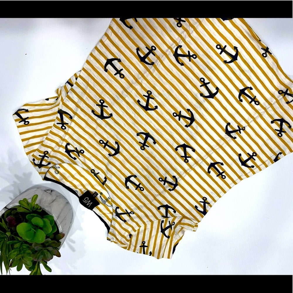 T51- W5 mustard & white top Size S